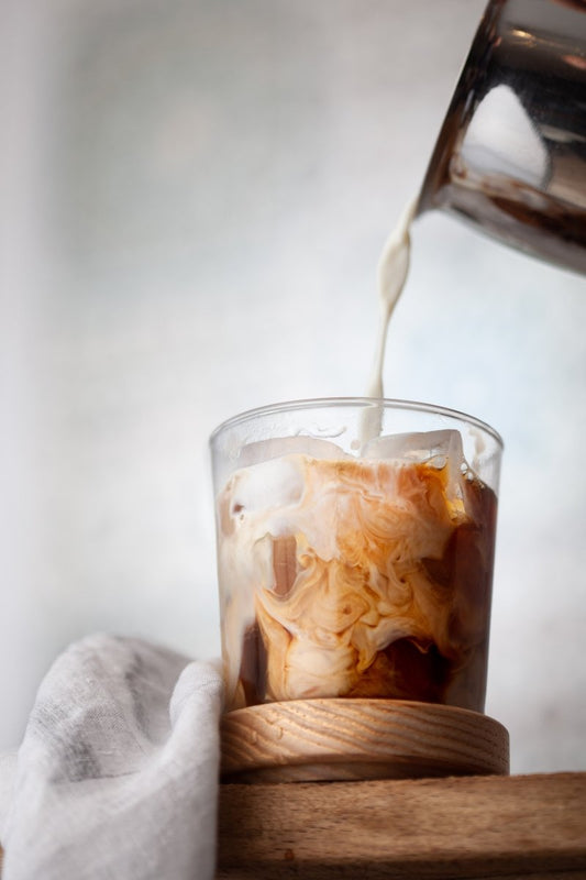 Dis raisons pour lesquelles le chai latte est la boisson parfaite pour l'été - Atelier Marta
