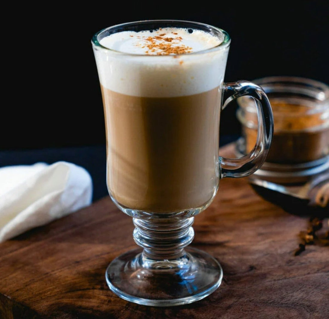 Un dirty chai latte : une combinaison explosive de saveurs - Atelier Marta